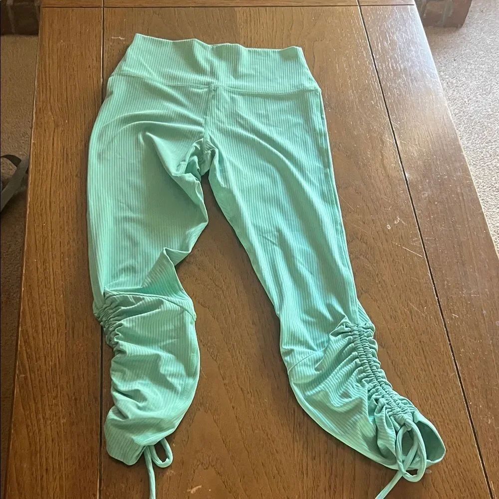 Beach Riot Aqua Leggings with Ruched Detail